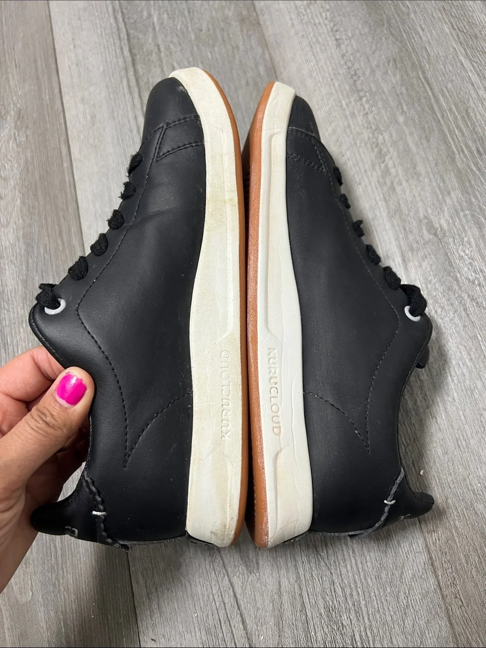 KURU Roam woman’s sneakers in black leather / size 8